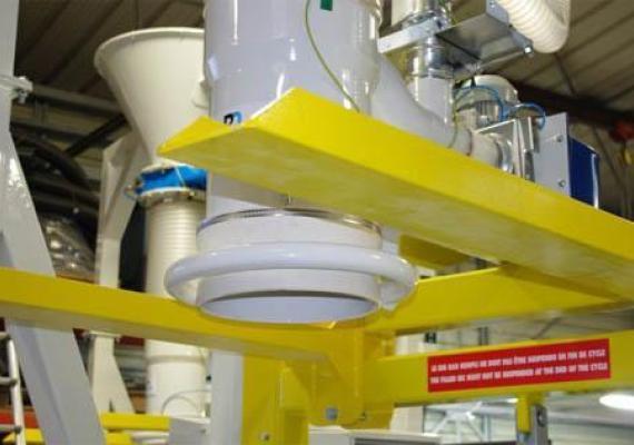 Línea de envasado de big bag para polvos, con sistema de manipulación de tamaño XL.