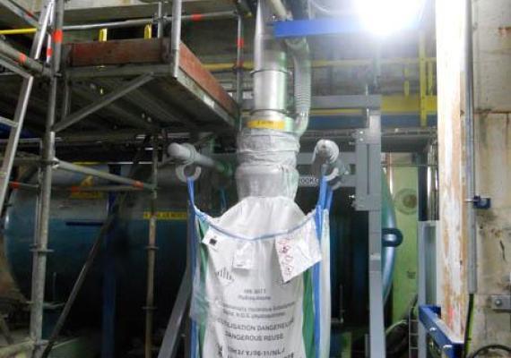 Sistema de llenado de big bag FlowMatic® 02 mediante válvula rotativa para dosificación.