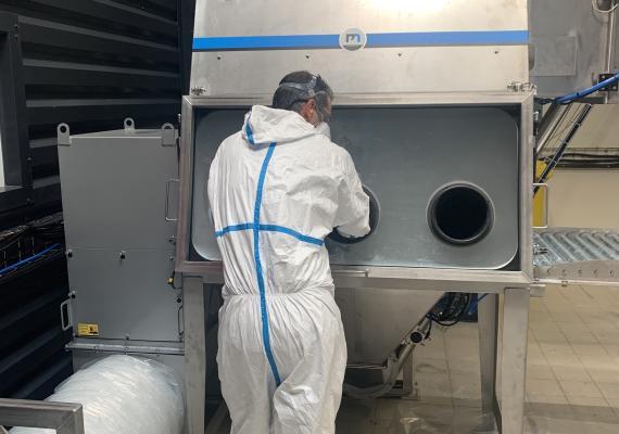 vide_sacs_noir_de_carbone