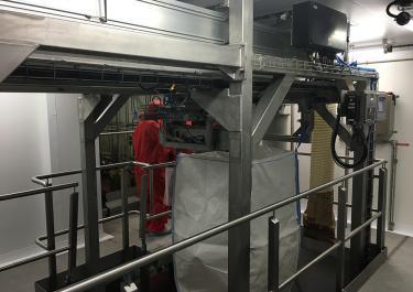 Nuestra nueva solución de llenado de súper sacos para la manipulación de productos en polvo en áreas con estrictas normas higiénicas