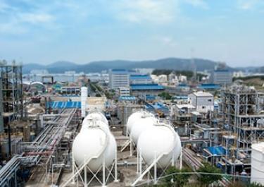 chargement-reacteurs.jpg Chargement de réacteurs avec du fluorure de lithium