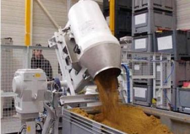 vidange-futs-convoyeur-rouleaux Vidange et retournement de fûts automatisé