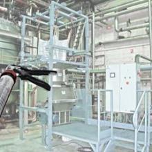 reactor-loading Discharge and pneumatic conveying of fluorinated derivatives