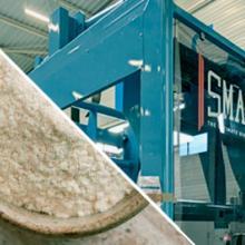 optimizacion-transporte-descompactacion-bolsas-grandes-agroalimentario-es Máquina SmashR para descompactar big bags en la industria alimentaria. A la izquierda, harina en un cuenco; a la derecha, vista de la máquina con la inscripción «SMASHR».