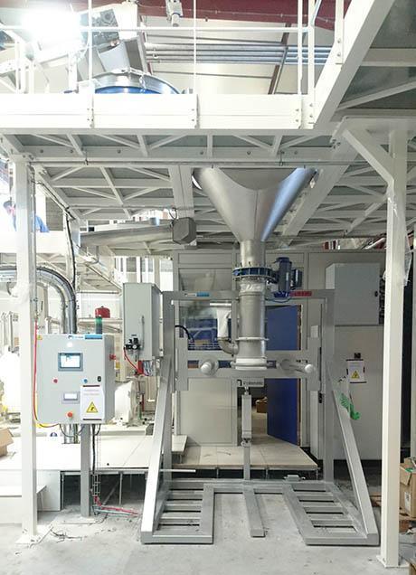 Estación de llenado de big bag bajo tolva, mediante sistema de transporte neumático FlowMatic®.