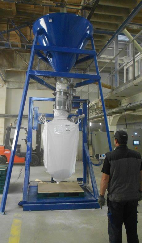 Tolva de acero utilizada para llenado de big bag con sistema de transporte neumático FlowMatic®.
