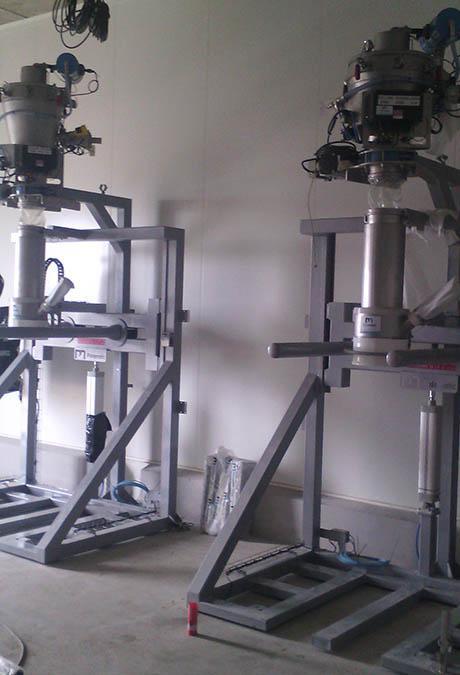 Stations de remplissage de sacs alimentées par transfert pneumatique
