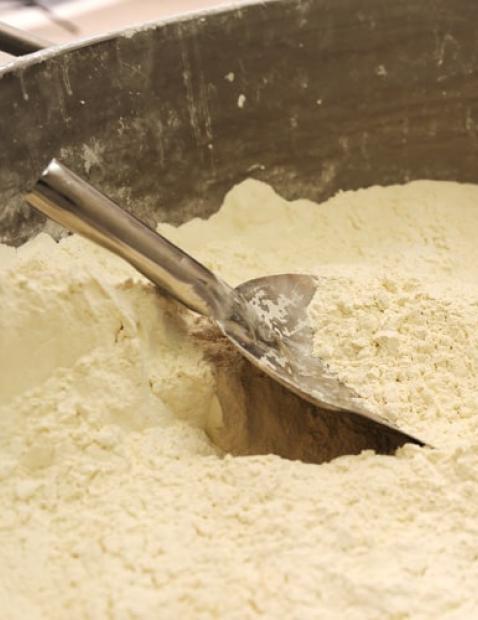 Manipulación de la harina en el proceso de panificación 